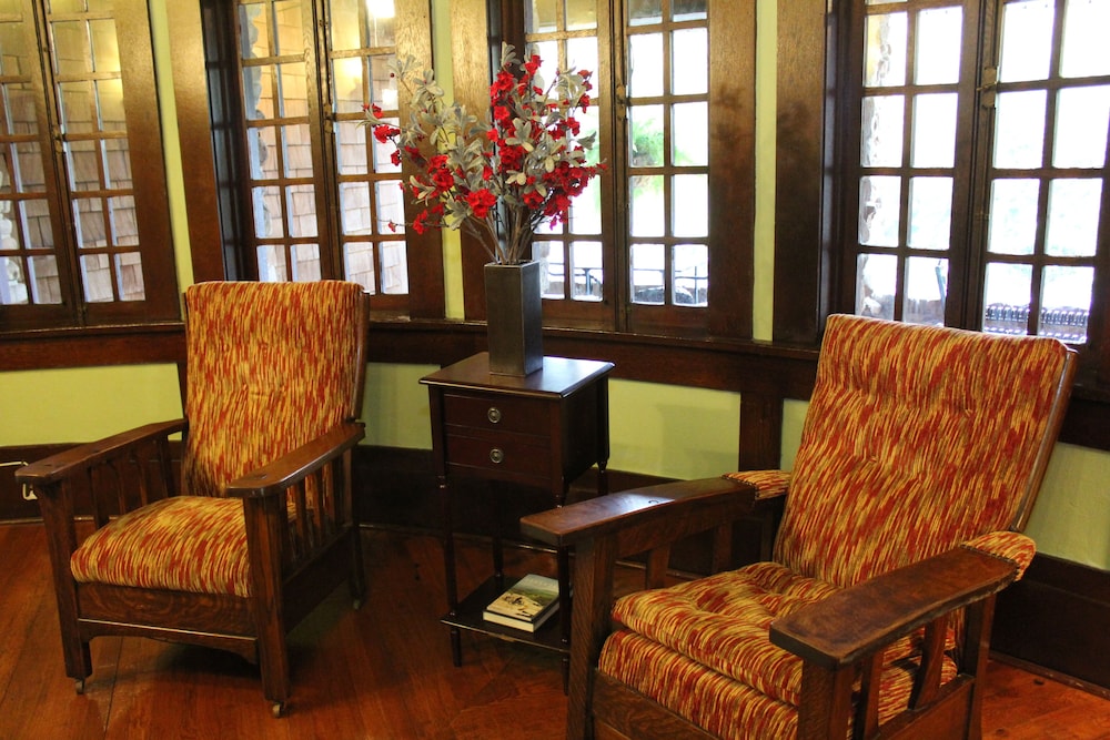 Hilltop Manor Bed and Breakfast 21/49