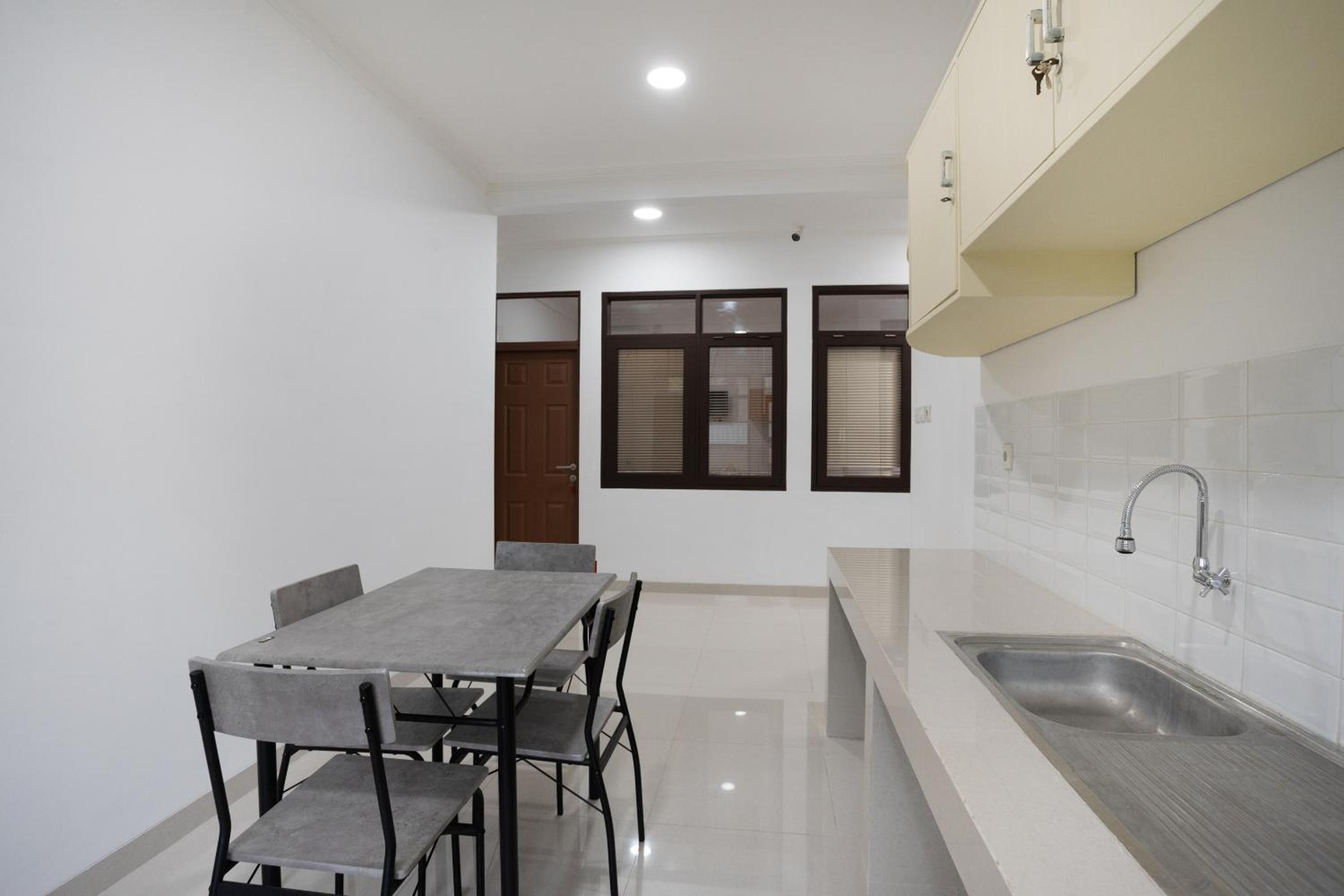 Hotel O Hegarbudhi Residence 38/49