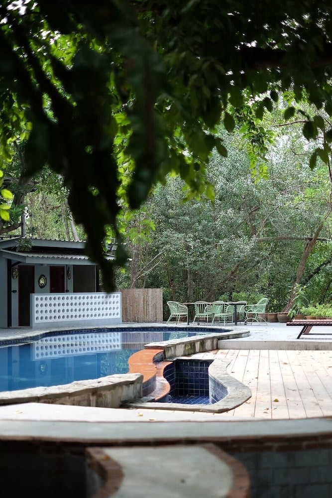 Baan Busaba Hotel 29/35