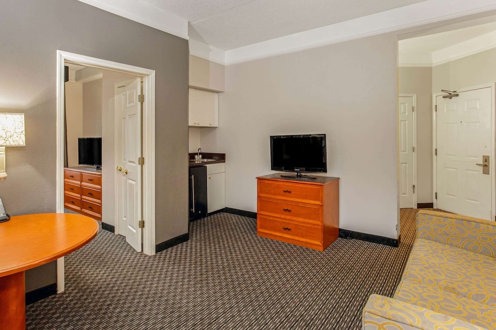 La Quinta Inn & Suites by Wyndham Birmingham Hoover 28/43