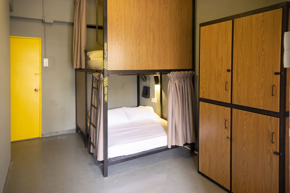 Traveller Bunker Hostel 10/45