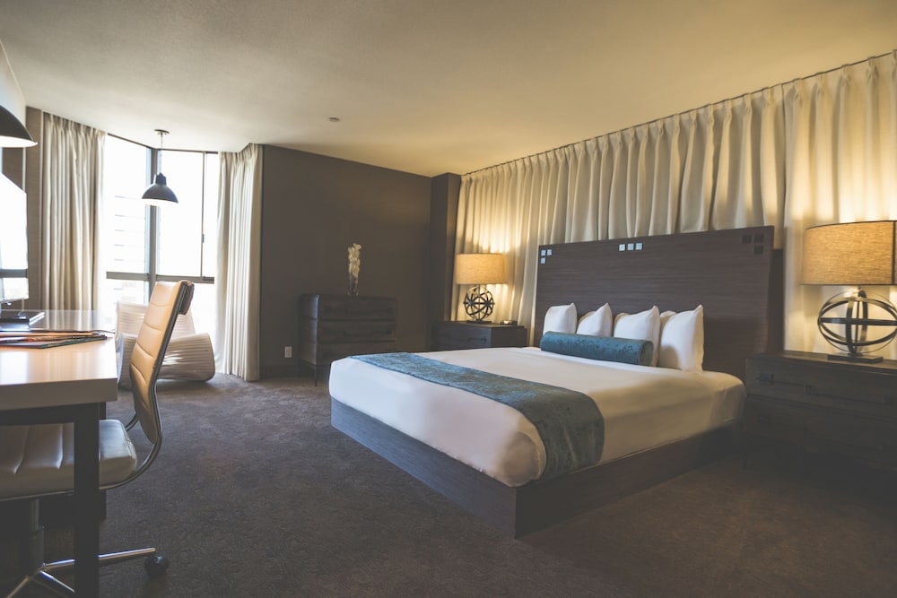 Whitney Peak Hotel Reno, Tapestry Collection by Hilton 11/46