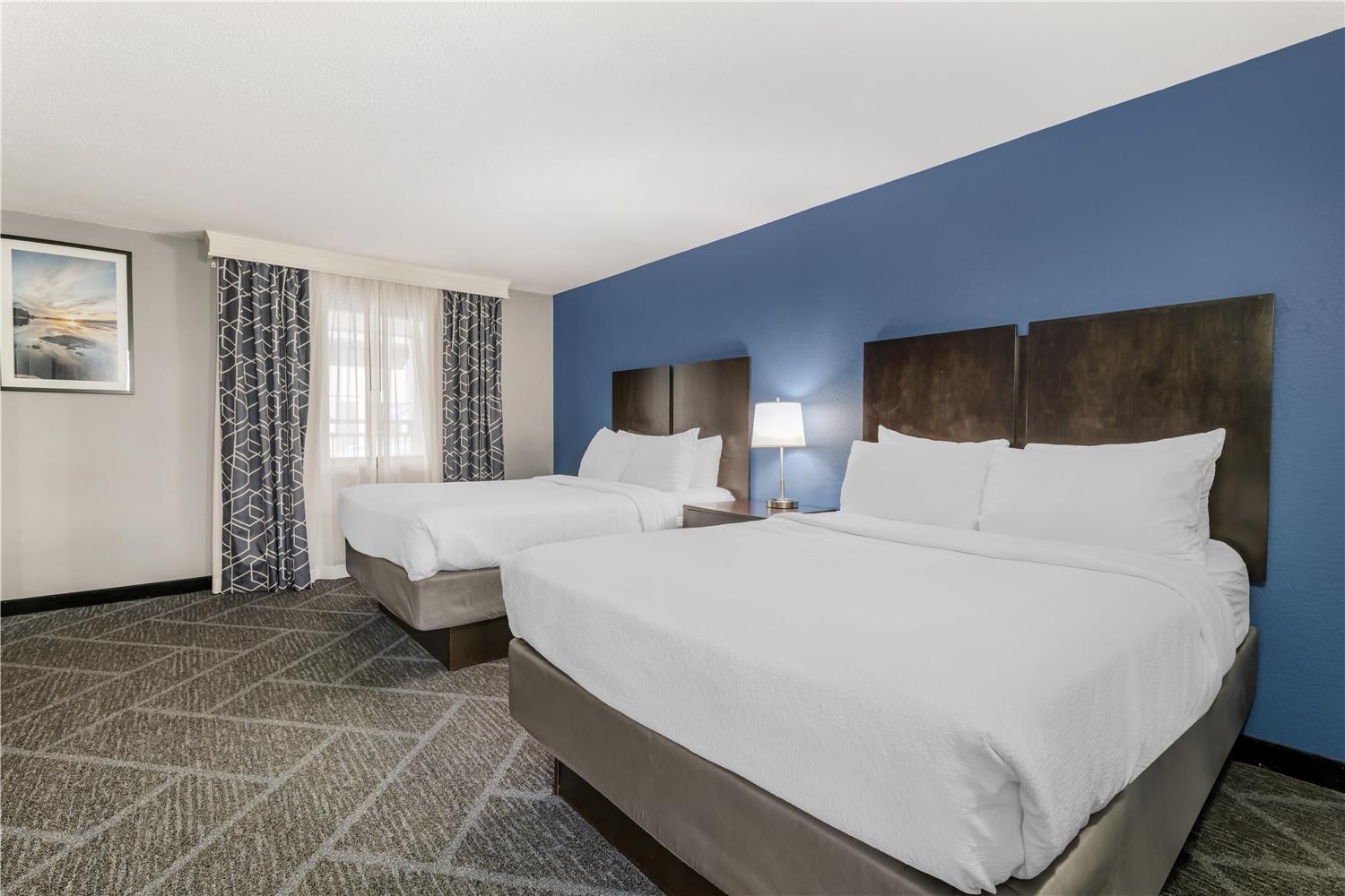 Executive, 2 Queen Beds, Pool Side, Sofa