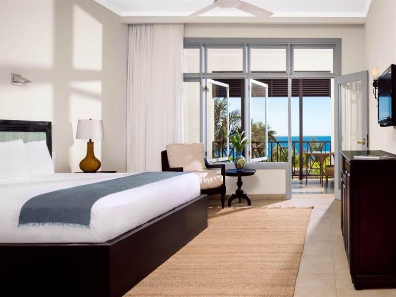 Room, King Bed, Partial Ocean View