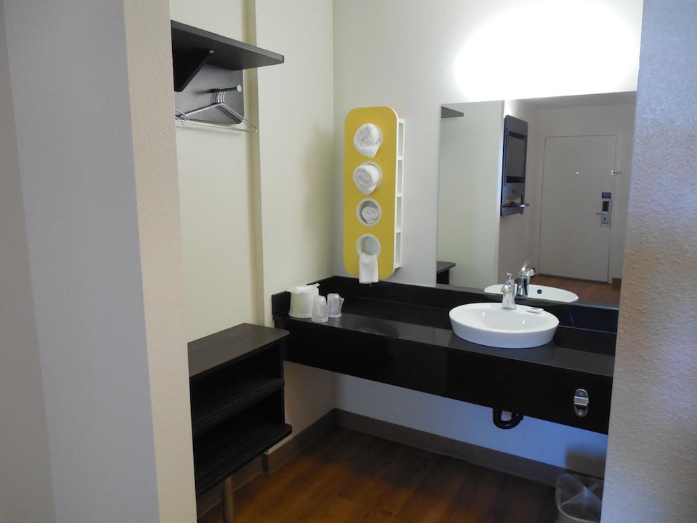 Motel6 Temecula, CA - Historic Old Town 61/62
