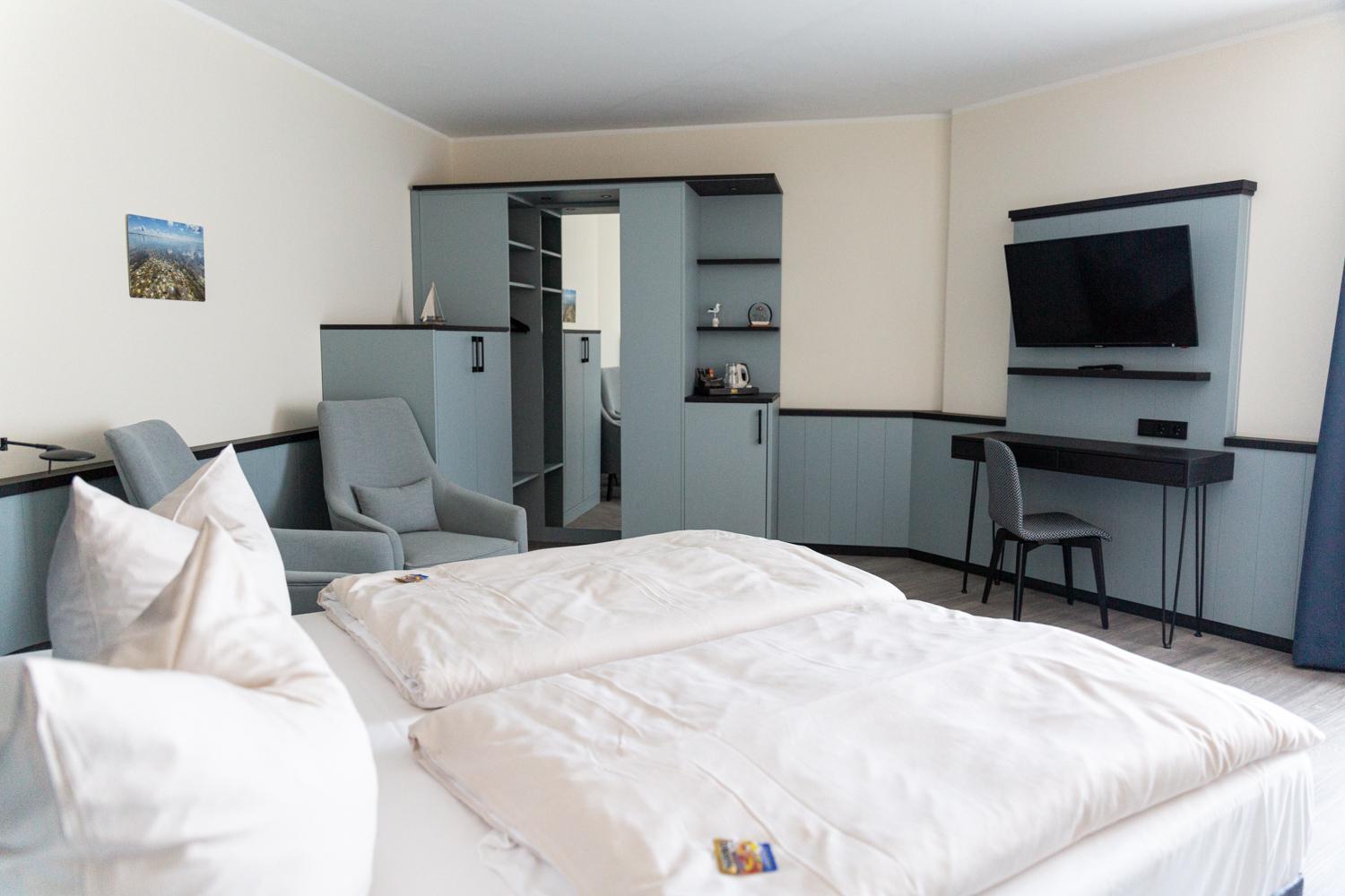 TIDE Hotel 4/50