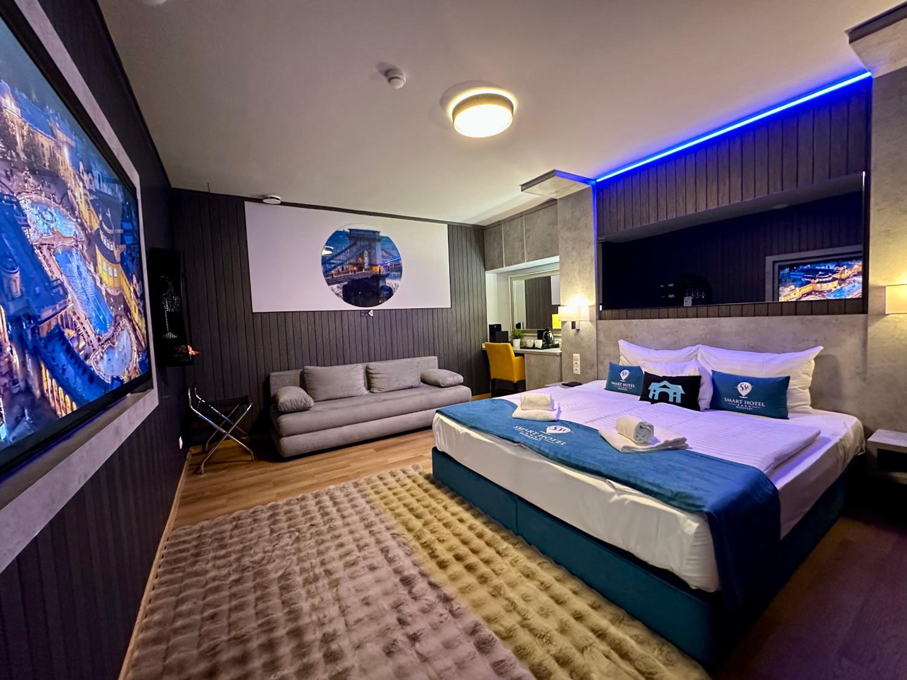 Basic, King Bed, No Window, Sofa