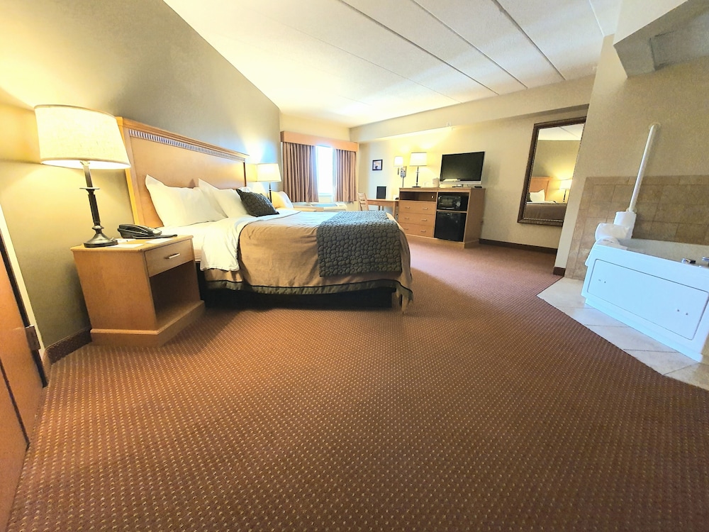 AmericInn by Wyndham Waconia 42/80