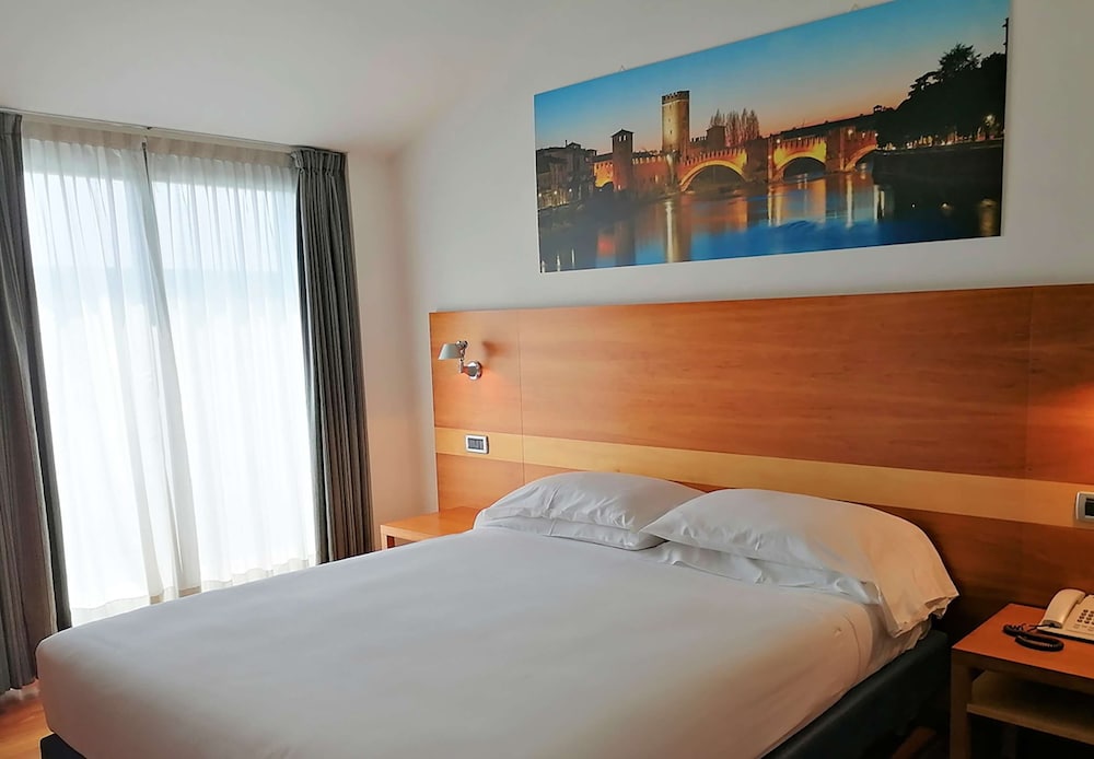 CLASSIC, LARGE SINGLE BED