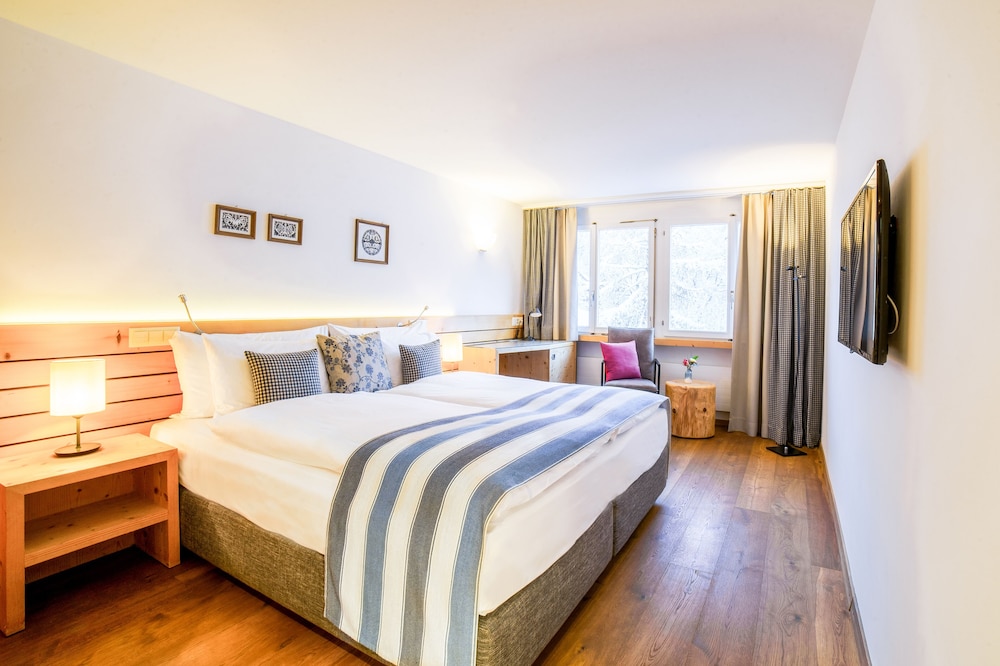 Alpine, Twin Beds