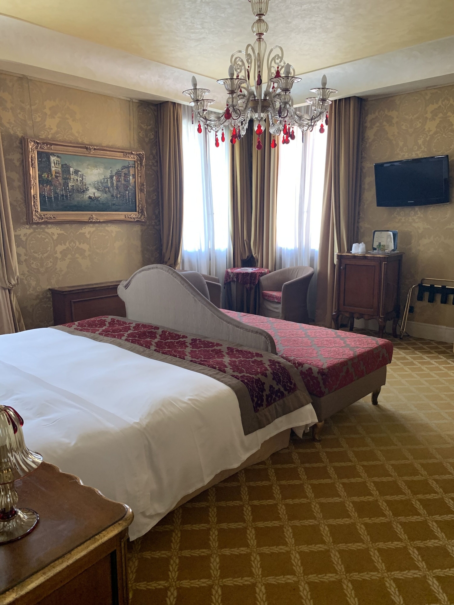 DELUXE, DOUBLE OR TWIN BED, CANAL VIEW