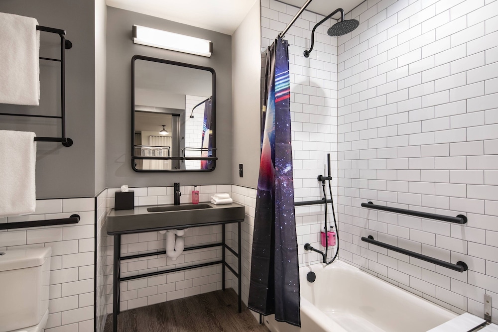 Moxy Nashville Vanderbilt Area 17/51