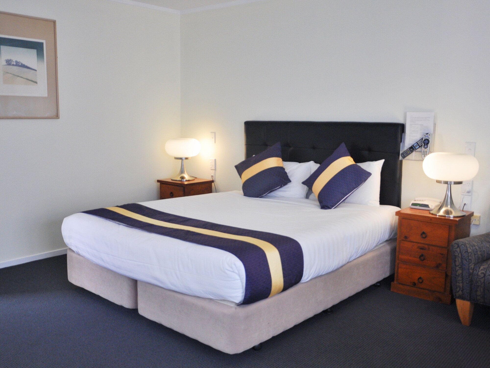 ROOM, KING BED, HOT TUB