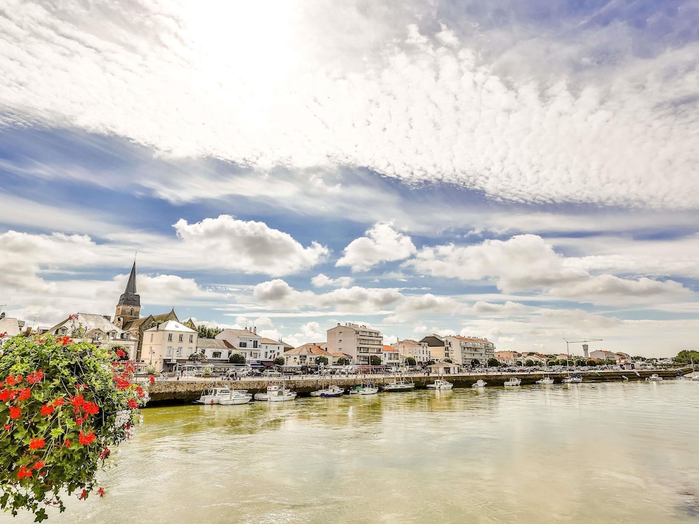 IBIS STYLES SAINT GILLES CROIX DE VIE 74/77