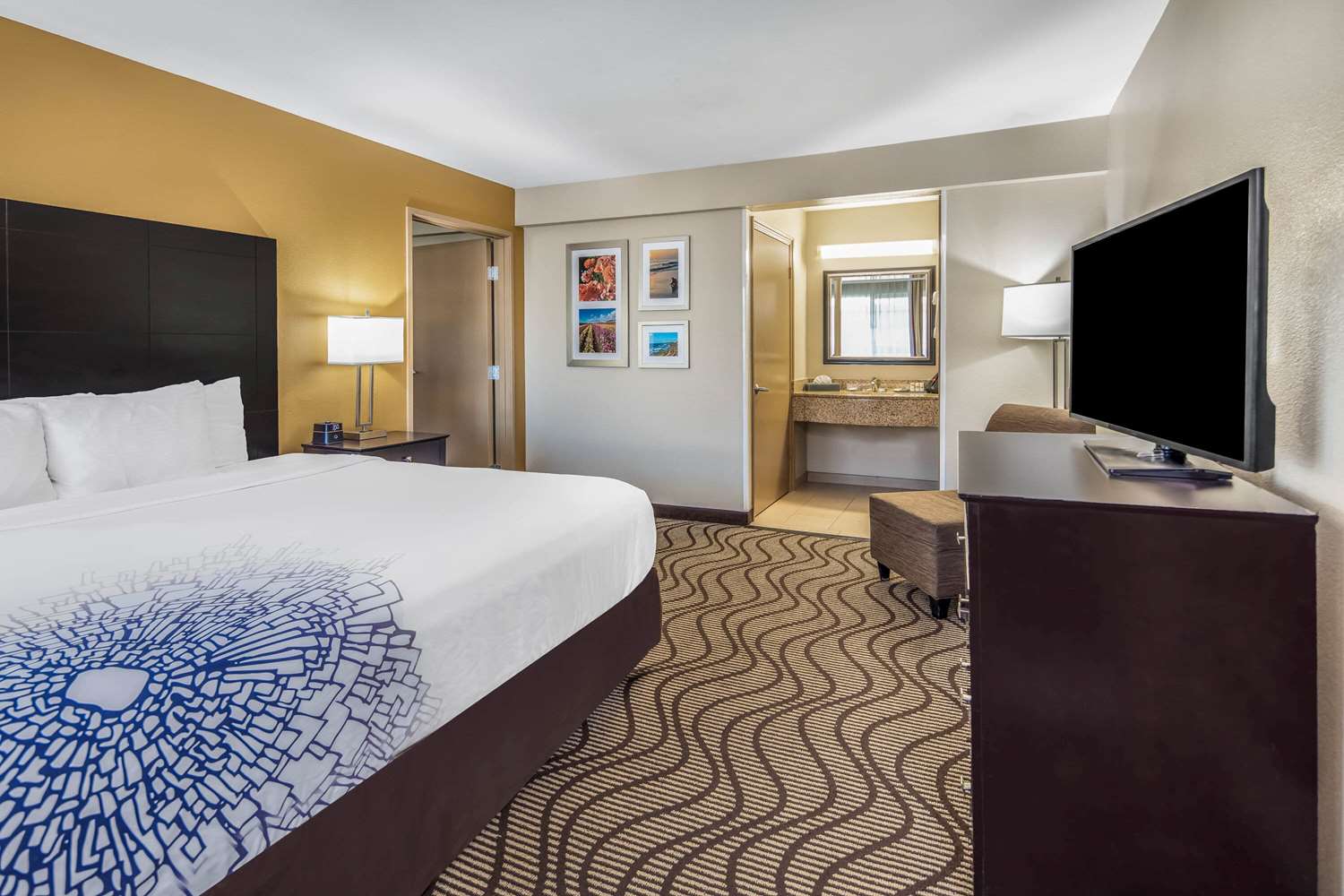 La Quinta Inn and Suites by Wyndham Carlsbad Legoland Area 10/22