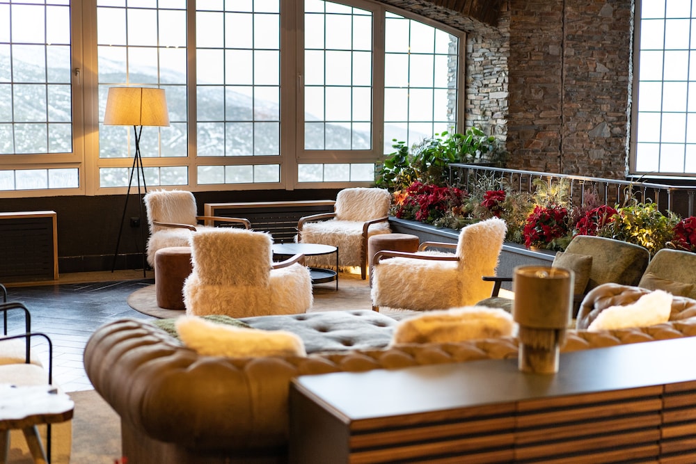 The Mountains Hotel 35/50
