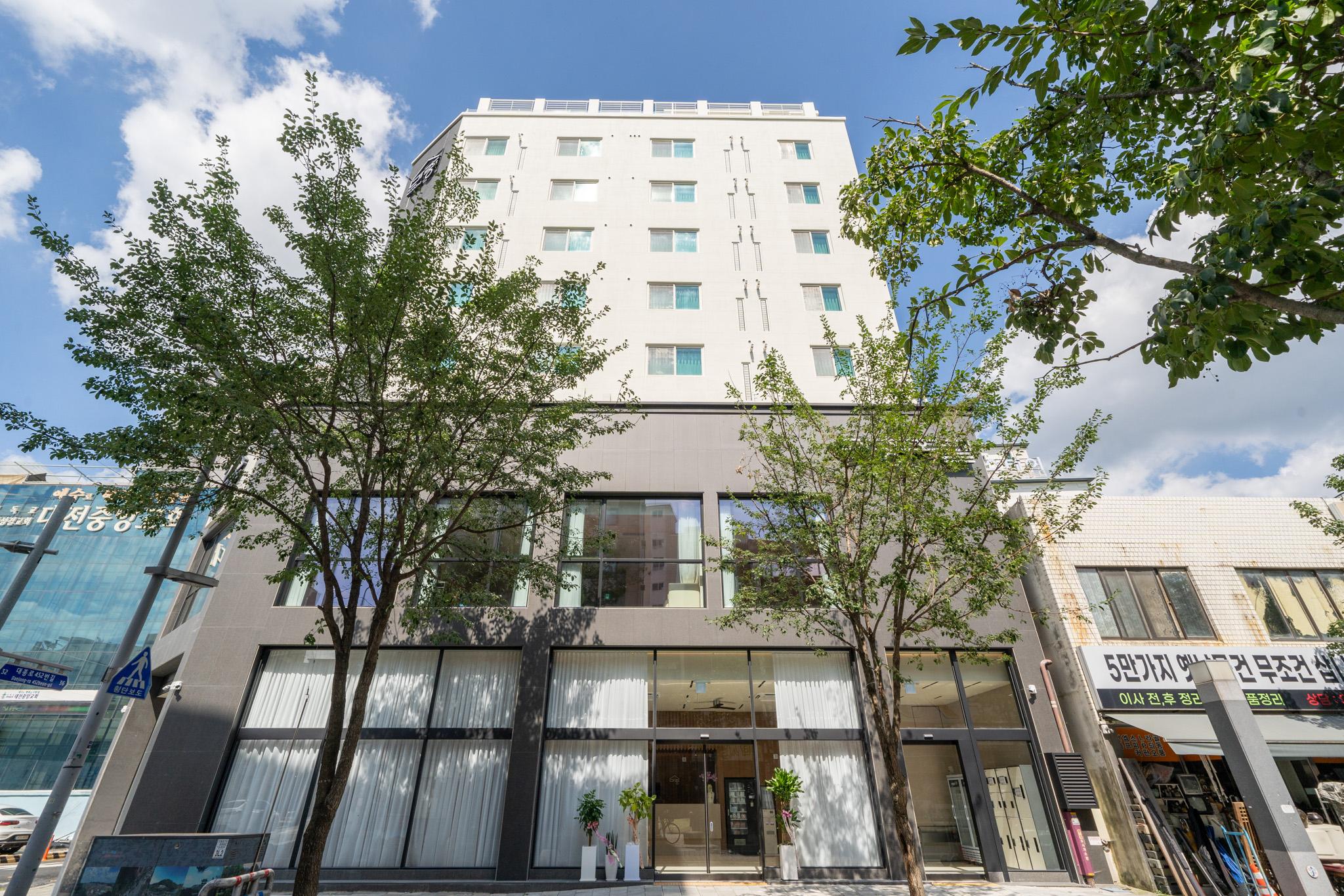 Crystal Residence Hotel 8/50