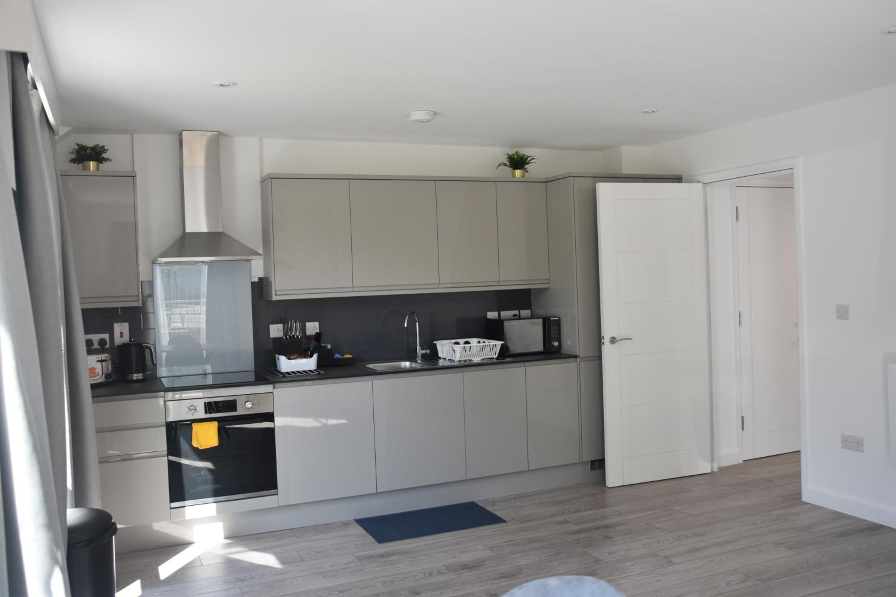 Hampton Suites Serviced Apartments 2/23