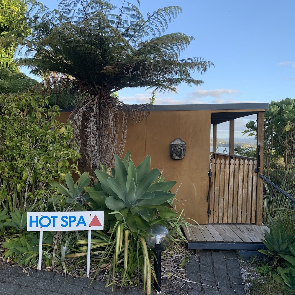 Aloha Seaview Resort Motel 2/68