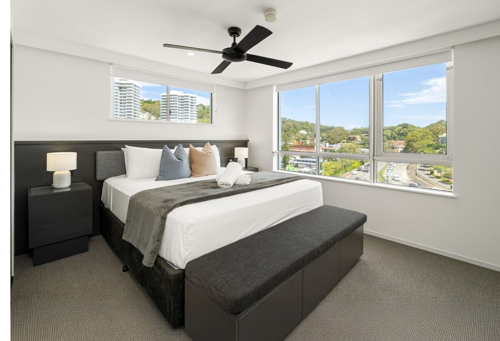 Burleigh Beach Tower 17/49