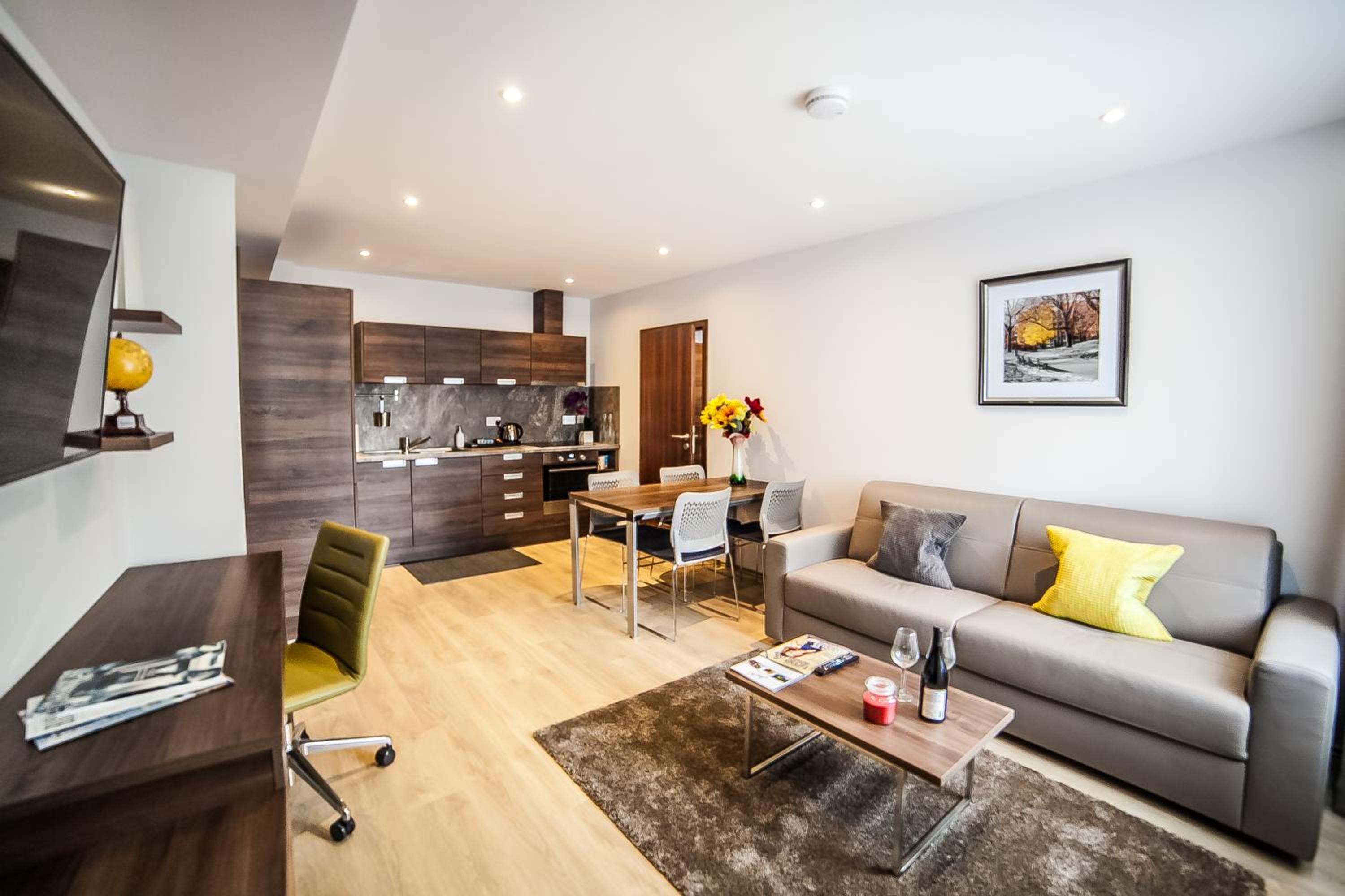 Hampton Suites Serviced Apartments 6/23