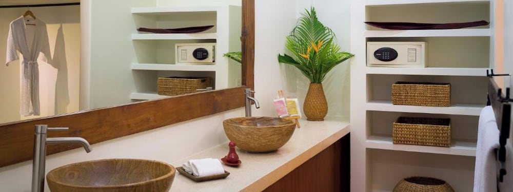 Navutu Dreams Resort And Wellness Retreat 12/72