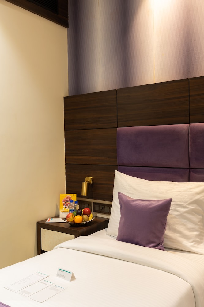 DELUXE, DOUBLE OR TWIN BED
