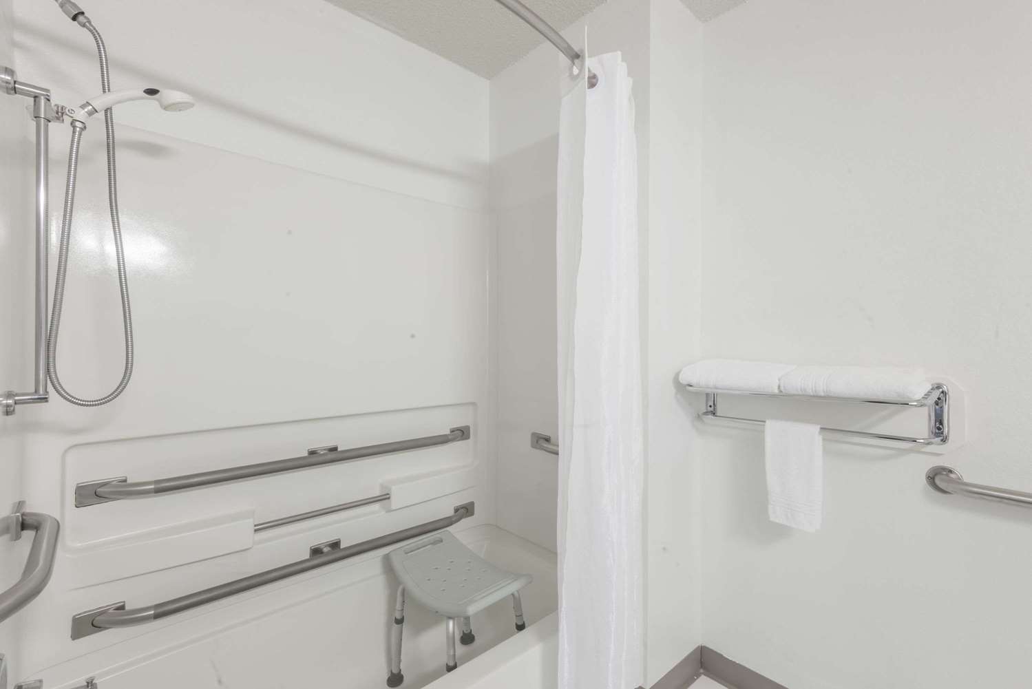 Super 8 By Wyndham New Stanton 16/16