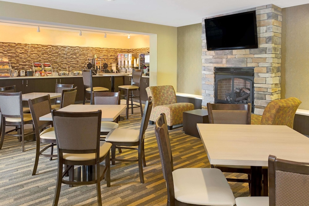 Hawthorn Extended Stay by Wyndham Cincinnati/Sharonville 20/24