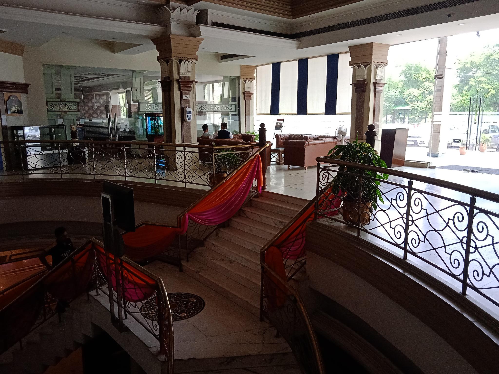Hotel K.C. Cross Road 39/50
