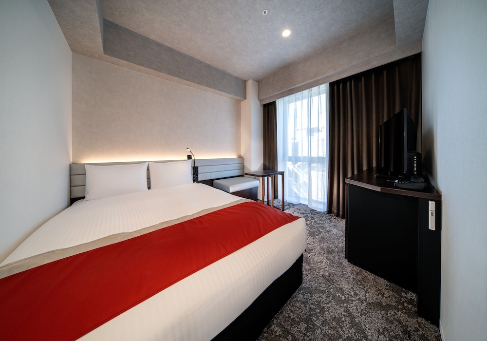 MODERATE, DOUBLE BED, BATHTUB