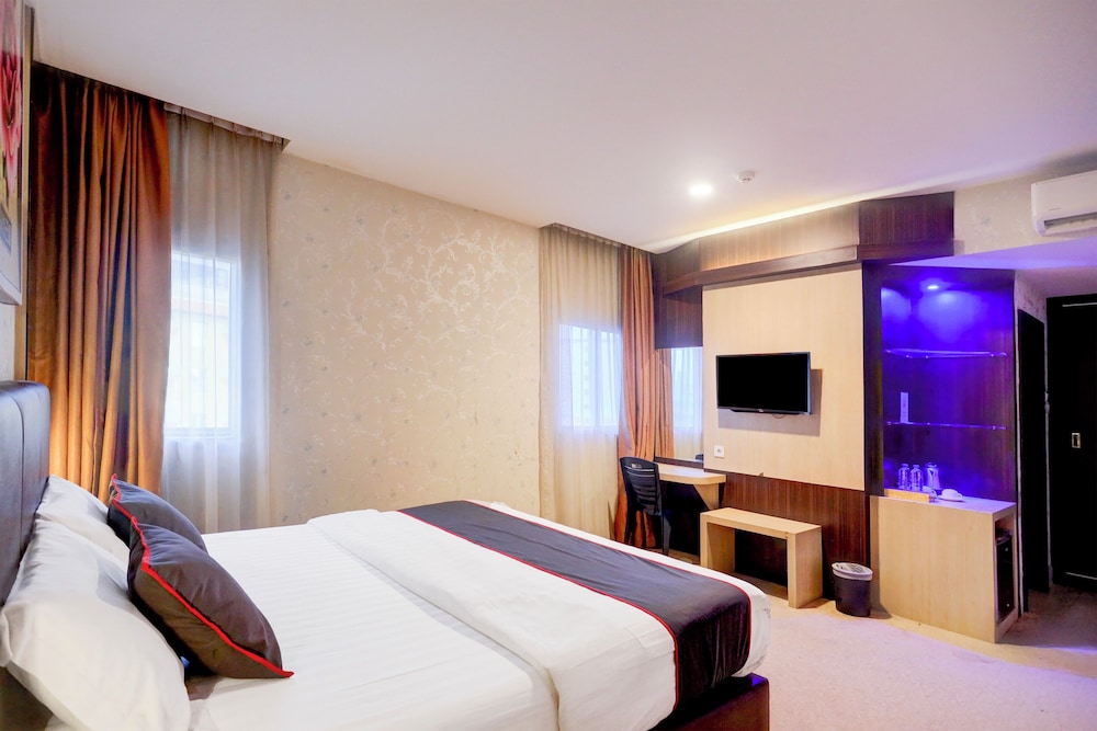 RedDoorz Premium near Grand Batam Mall 13/50