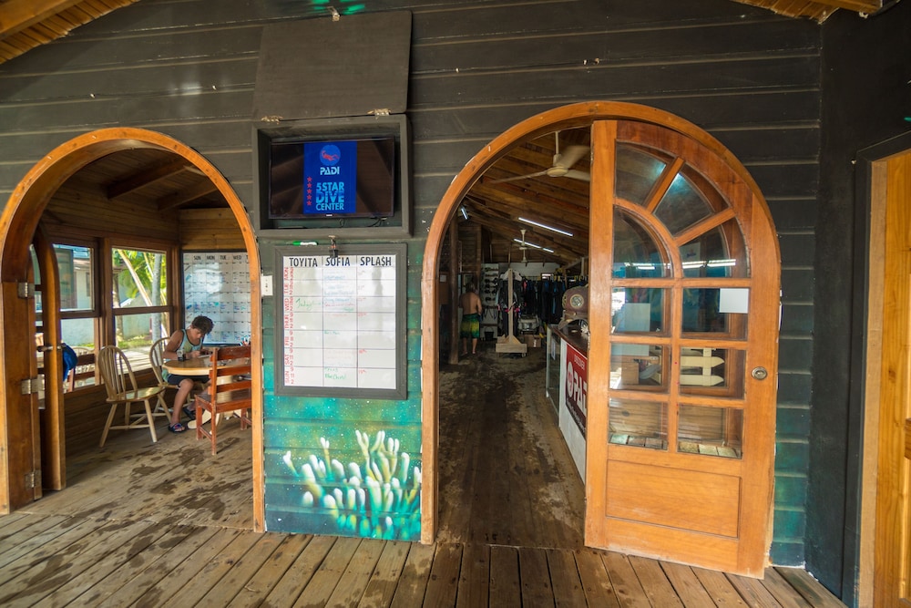 West End Divers Resort 12/28