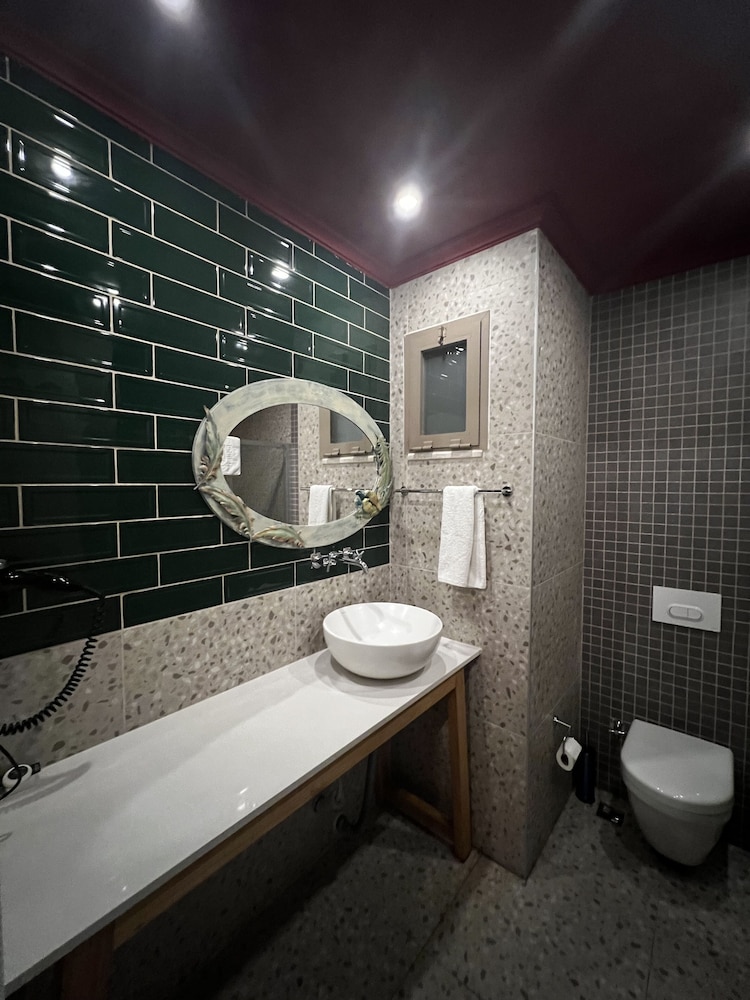 Dolphin Park Hotel 44/50