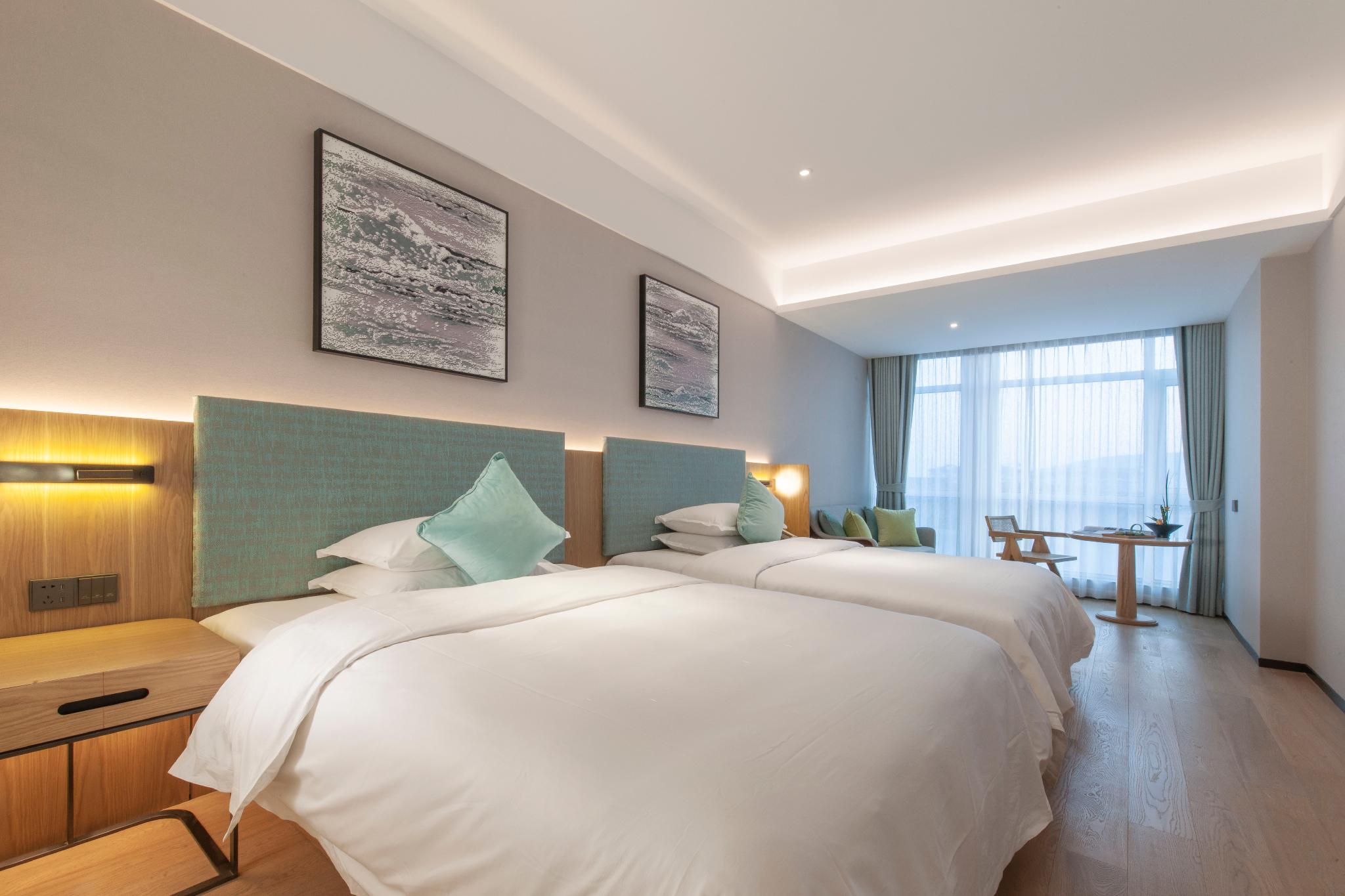 Four Seasons, 2 Queen Beds