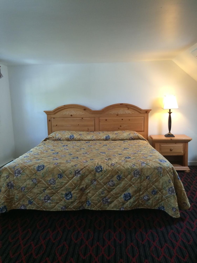 Perrys Motel & Cottages Ltd 18/47