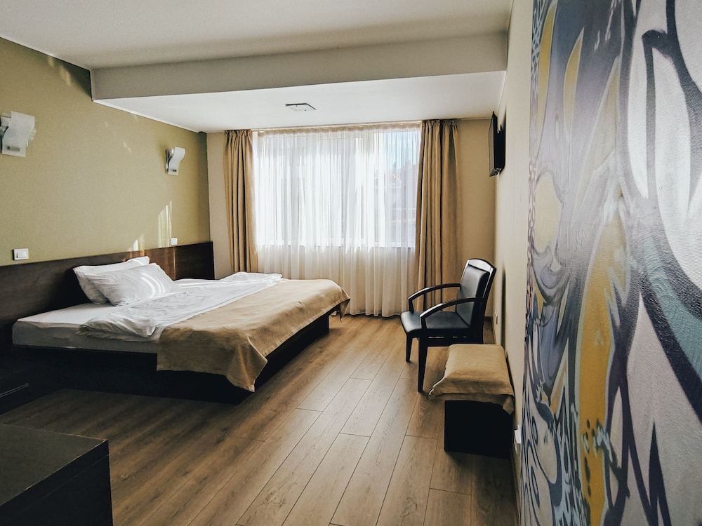 Hotel Graffiti 23/55