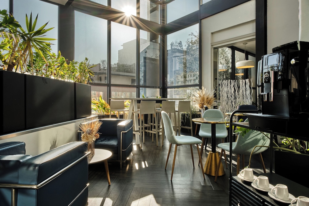 Atrium Suresnes Hotel 37/61