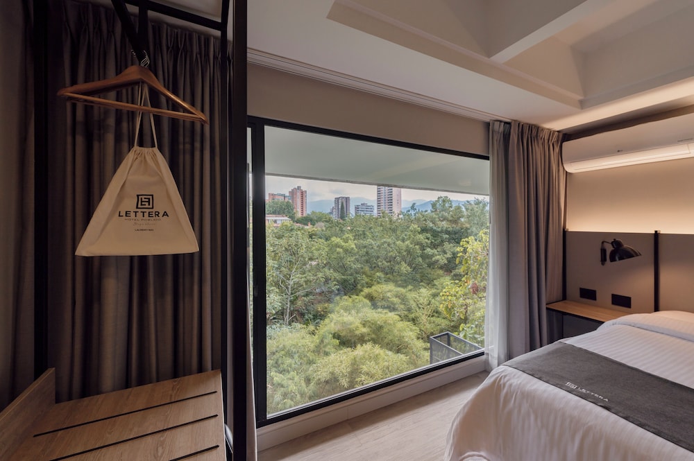 LETTERA HOTEL 18/50