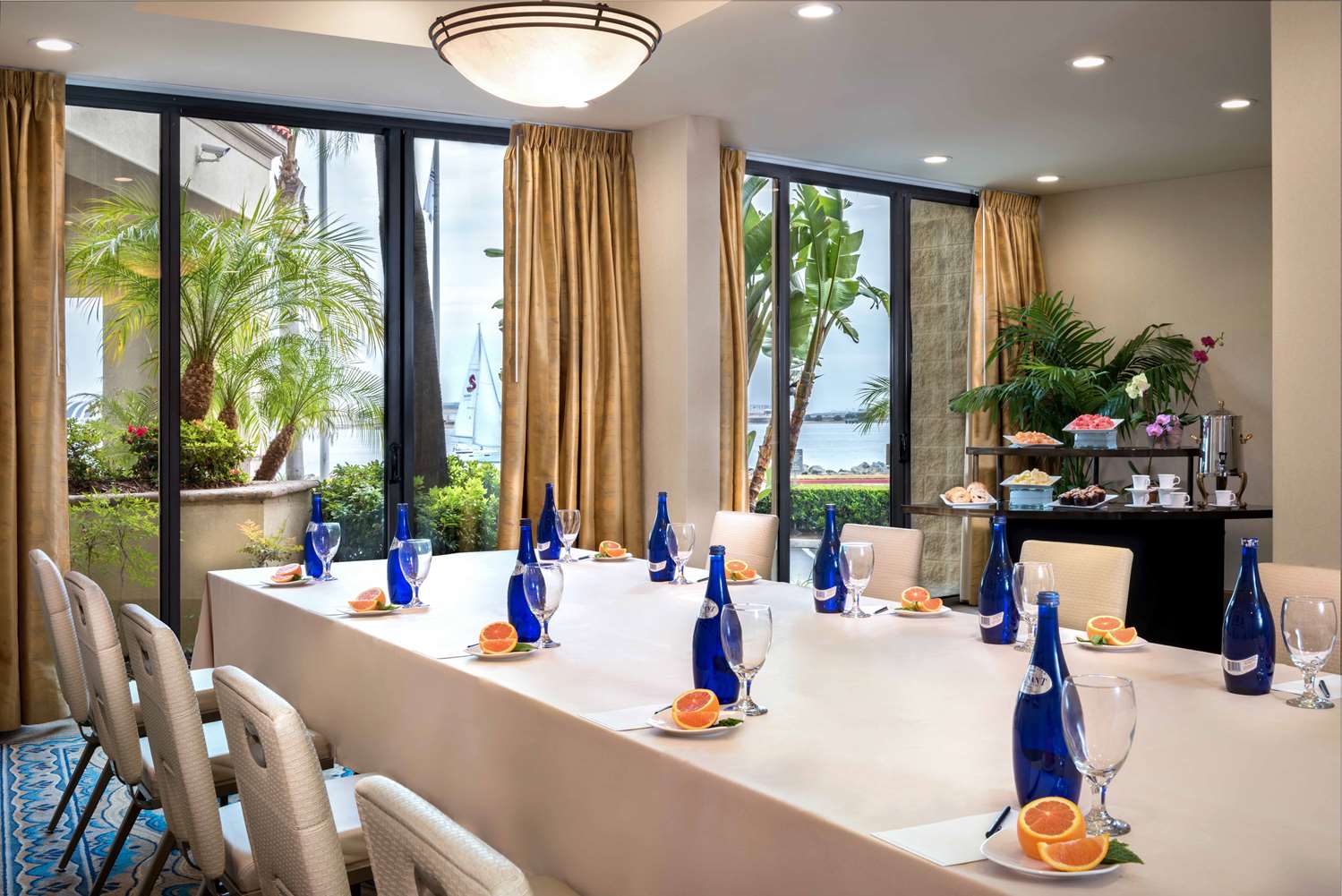restaurant cafeteria