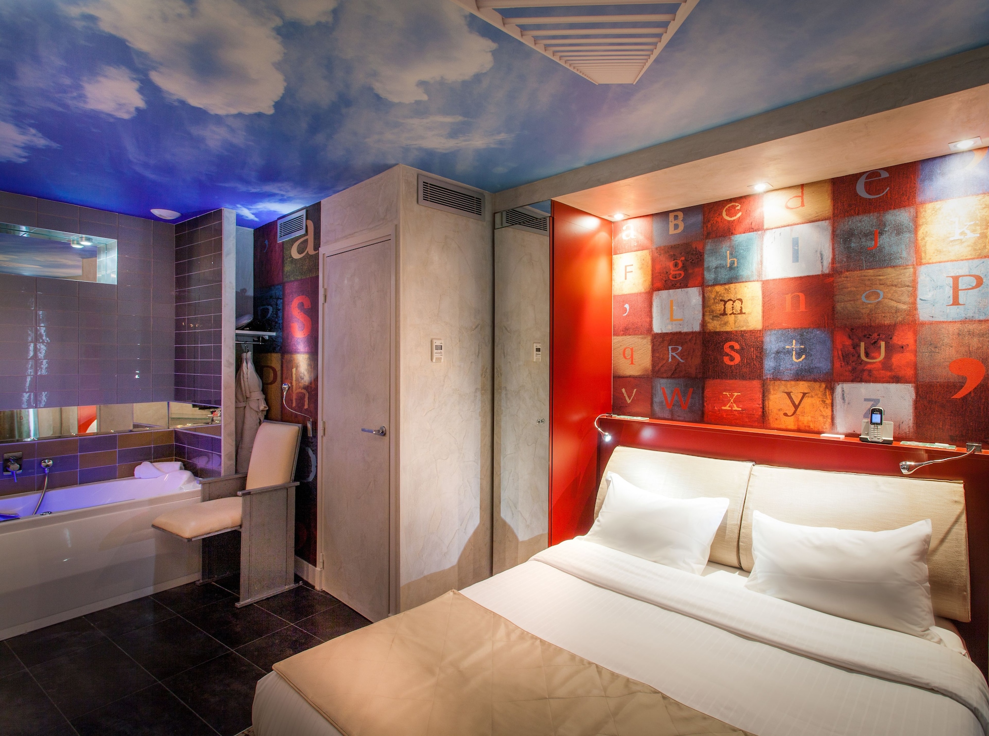 ROOM, DOUBLE BED, BATHTUB