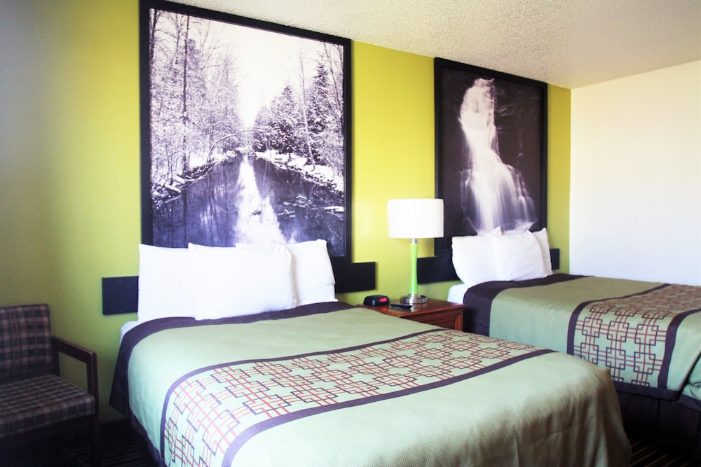 Super 8 by Wyndham South Boston VA 13/31