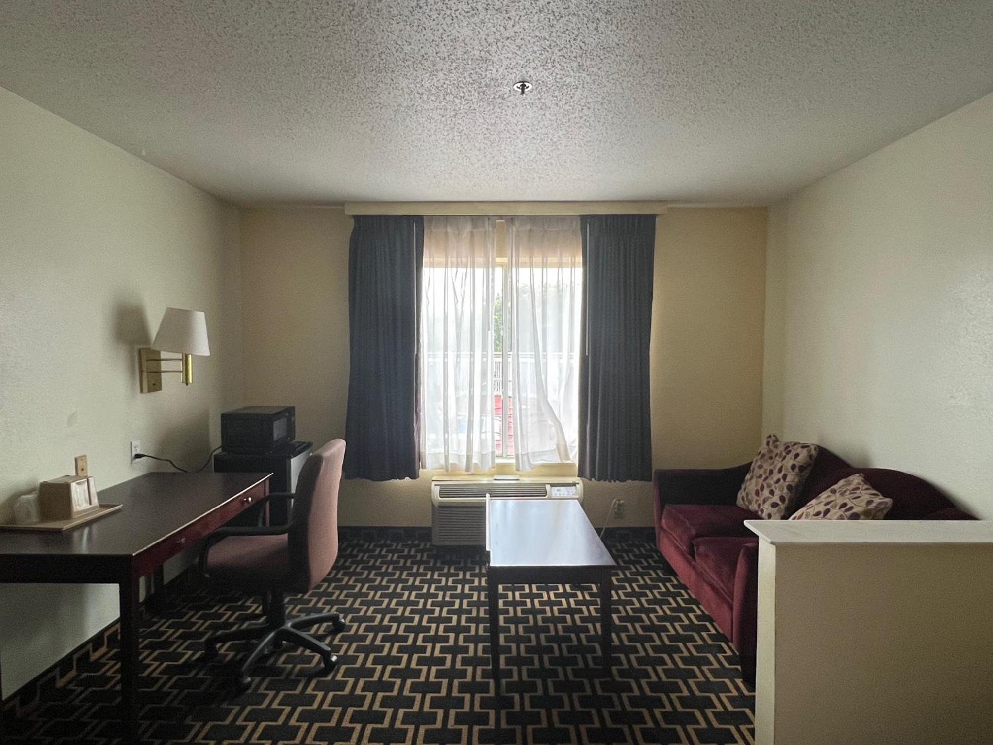 America's Best Inn Of Fairfield/Birmingham 17/21