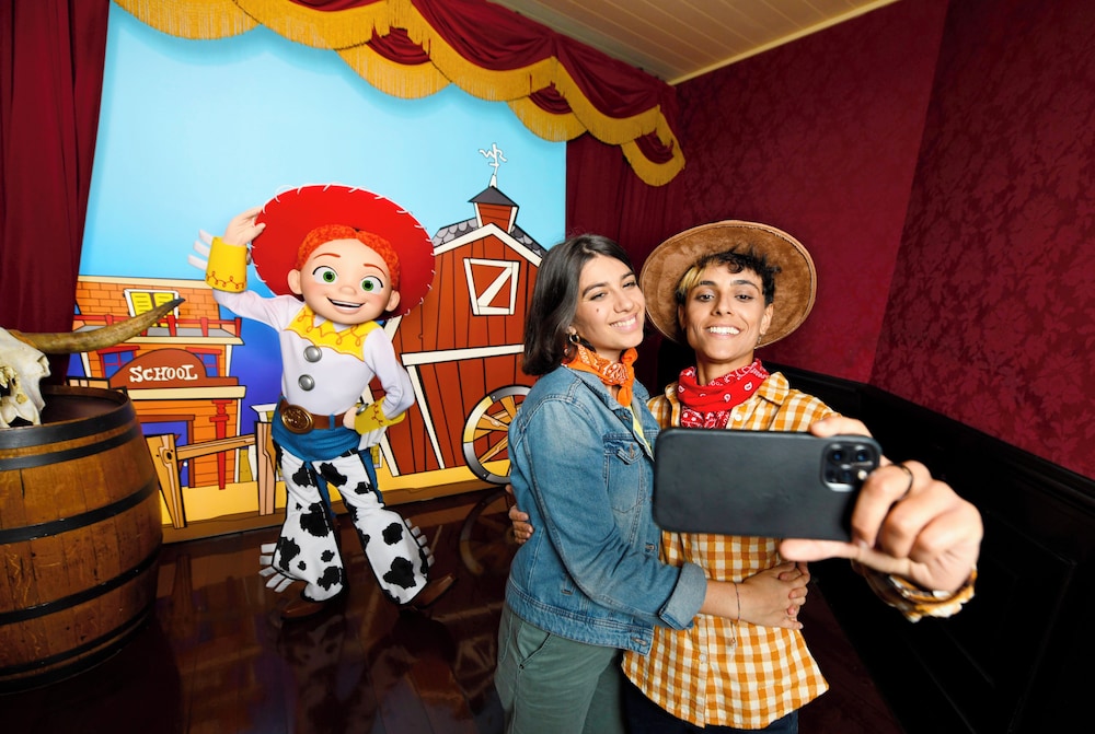 Disney S Hotel Cheyenne 38/46