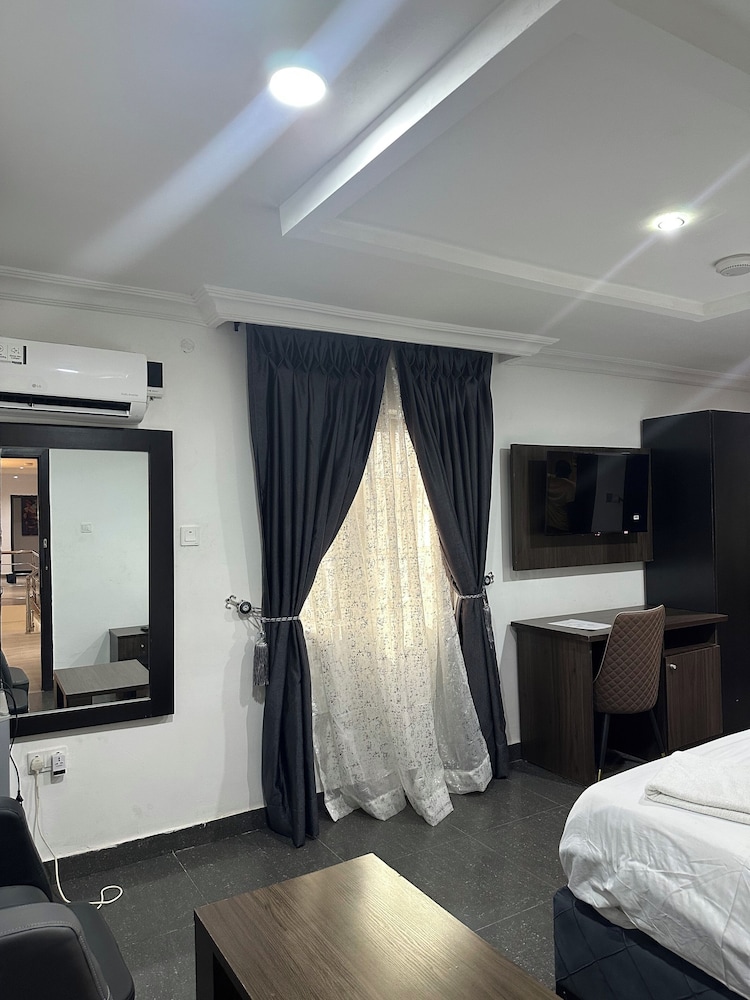 Foramot Suite 7/24