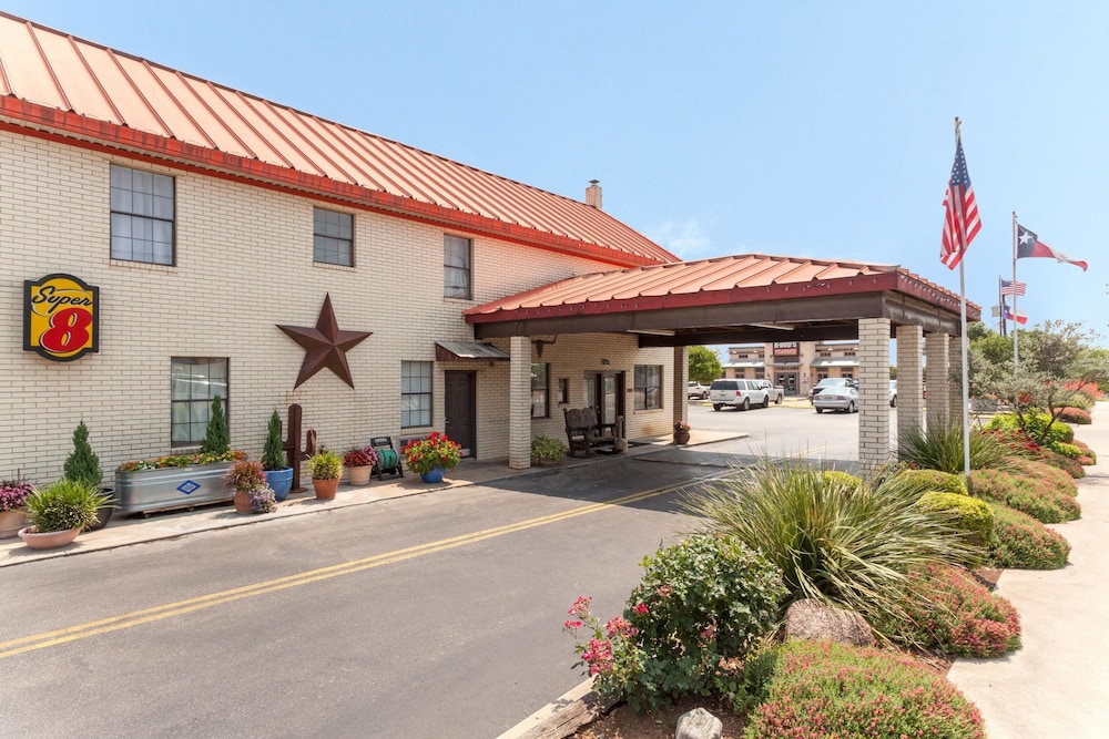 Super 8 by Wyndham Fredericksburg 2/51