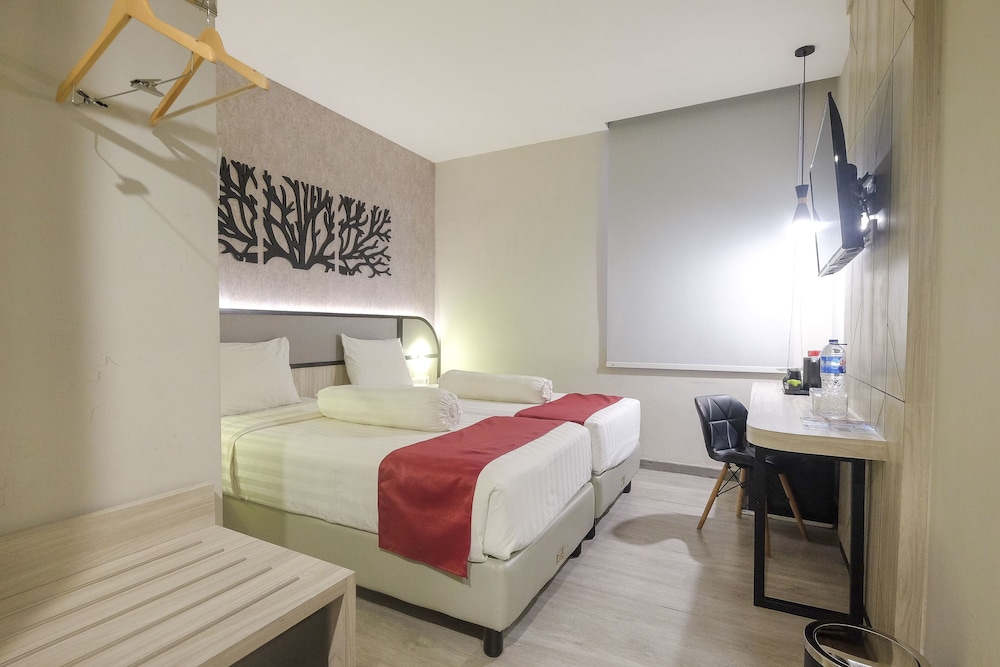 Front One Gosyen Hotel Salatiga 23/50
