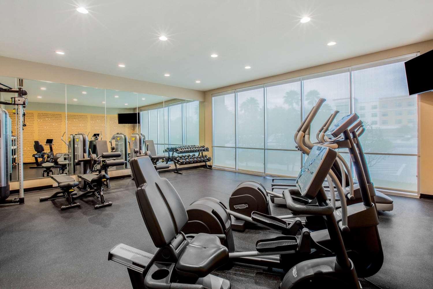 La Quinta Inn And Suites By Wyndham Mcallen Convention Center 27/56