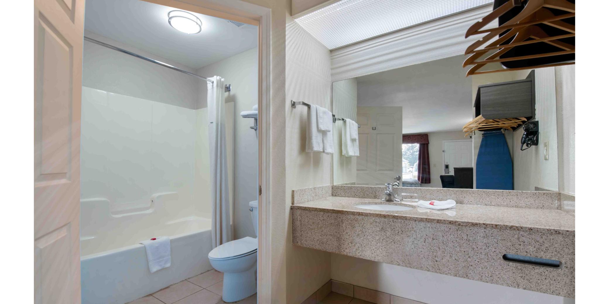 Room, King Bed, Hot Tub, Motel6 Macon, GA - I-475 4/5