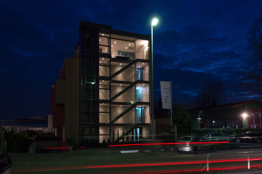 SUYTES Business Studios 3/38
